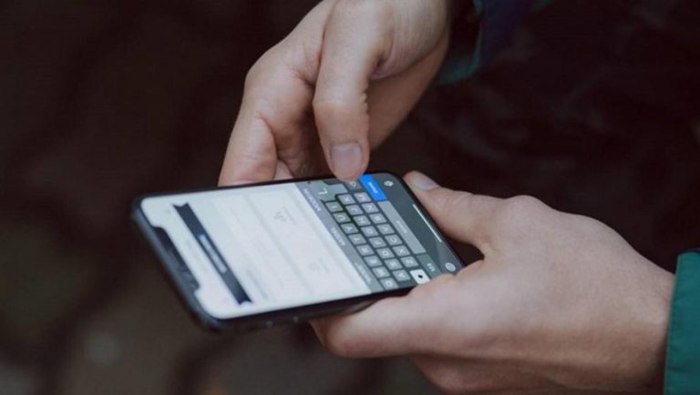 Μην ανοίξετε αυτά τα SMS: Η απάτη με το δέμα και την επιστροφή φόρου