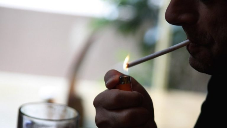 Τέλος τσιγάρα και αλκοόλ για ανήλικους