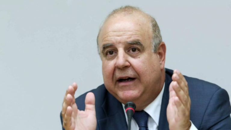 Χαϊκάλης: Κυκλοφορούσε με ανασφάλιστο αυτοκίνητο και τράκαρε (vid)
