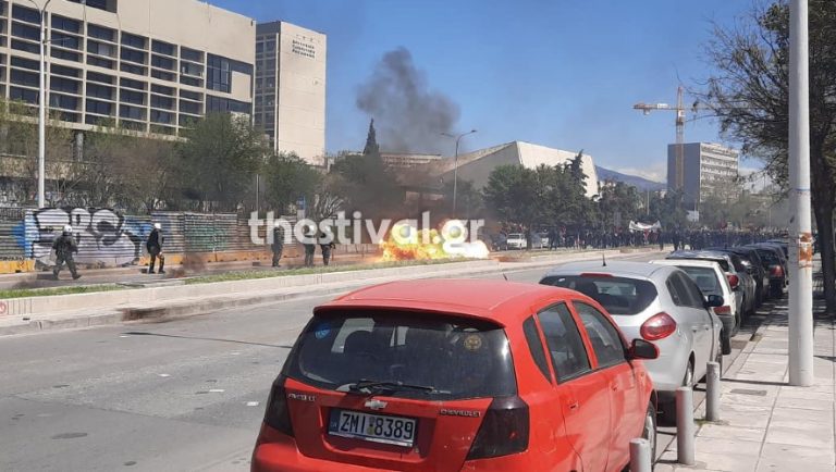 Θεσσαλονίκη: Επεισόδια μεταξύ αντιεξουσιαστών και ΜΑΤ (videos)