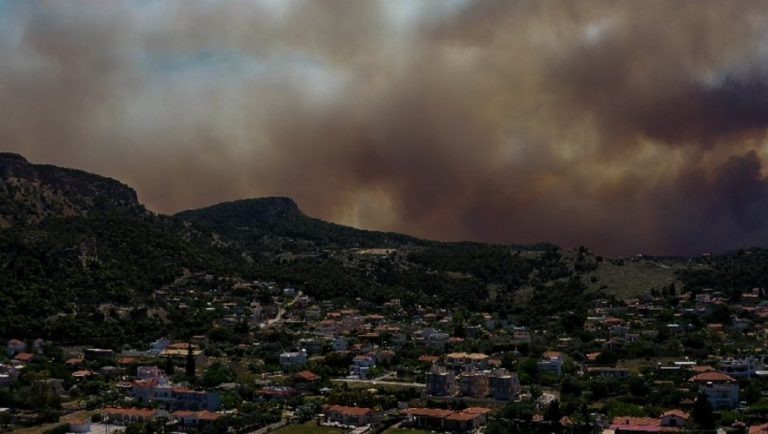 Φωτιά στον Σχίνο: Εκκενώνονται ακόμα 2 οικισμοί!