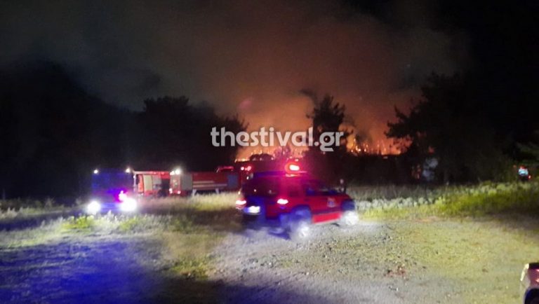 Θεσσαλονίκη: Μεγάλη φωτιά στο στρατόπεδο Καρατάσιου