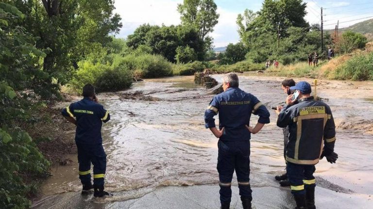 Θεσσαλονίκη: Νεκρός άνδρας από την κακοκαιρία (video)
