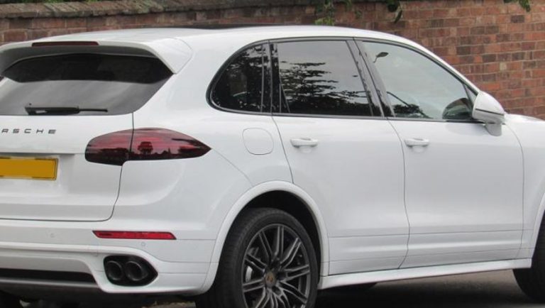 Θεσσαλονίκη: 15χρονος έκλεψε Porsche Cayenne!