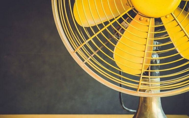 Τι πρέπει να προσέξετε αν κοιμάστε με ανεμιστήρα