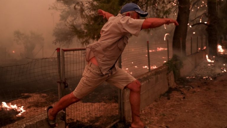 Φωτιά στην Εύβοια: Μάχη με αναζωπυρώσεις