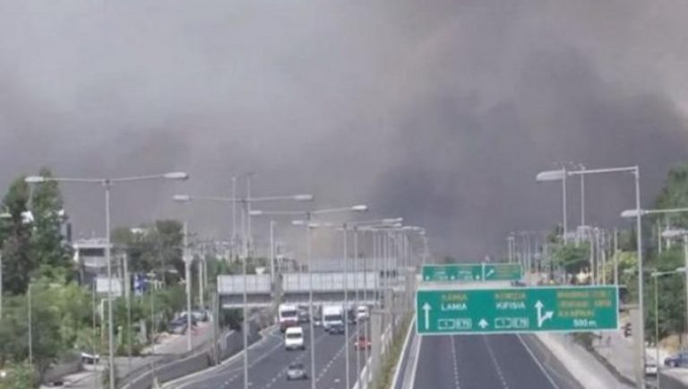 Πύρινη κόλαση στη Βαρυμπόμπη (videos)