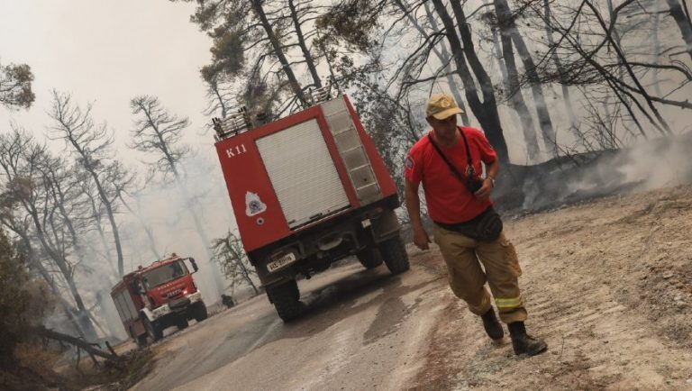 Φωτιά Εύβοια: Τεράστια αναζωπύρωση στο Κουρκούλι