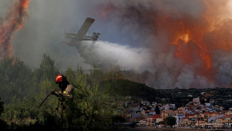 Πύρινη κόλαση στην Εύβοια! (videos)