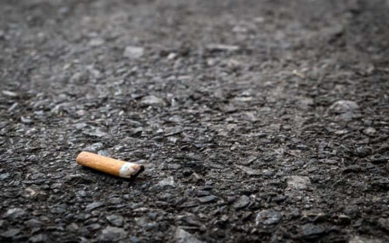 Χαλκιδική: Πρόστιμο για ρίψη αναμμένου τσιγάρου από ΙΧ