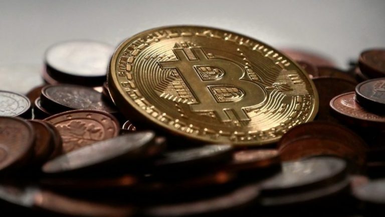Bitcoin: Απώλειες άνω του 10% σε μία ώρα