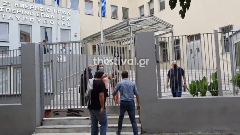 ΕΠΑΛ: Διαπληκτισμός μεταξύ φοιτητών και καθηγητών (videos)