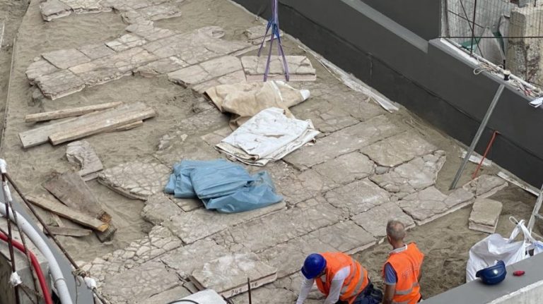 Μετρό Θεσσαλονίκης: Ξεκίνησε η πρώτη επανατοποθέτηση αρχαίων
