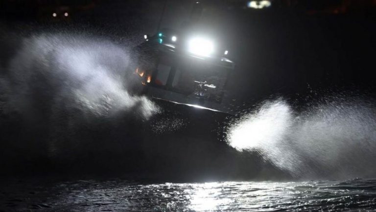 Χαλκιδική: Προσάραξε σκάφος στα Σπαλαθρονήσια
