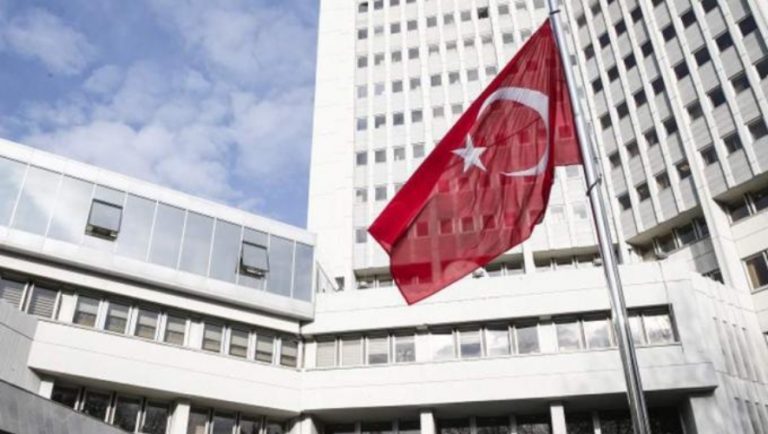 Με απειλές απαντά η Άγκυρα στη συμφωνία Ελλάδας-Γαλλίας