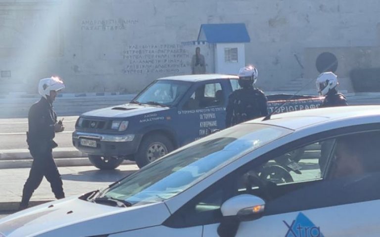 Συναγερμός στη Βουλή: Άνδρας απειλούσε να ανατιναχθεί! (video)