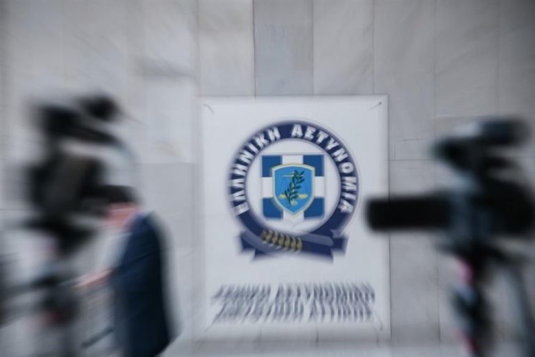 Παράνομες ελληνοποιήσεις: Δεκάδες αστυνομικοί στο κύκλωμα