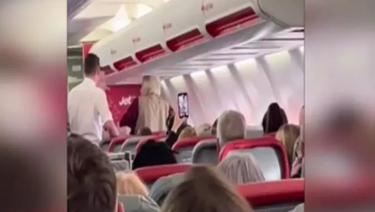 Χαμός σε πτήση για Ρόδο: Ηλικιωμένη χαστούκισε αεροσυνοδό