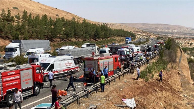 Τουρκία: Τραγωδία με 15 νεκρούς και 22 τραυματίες σε τροχαίο