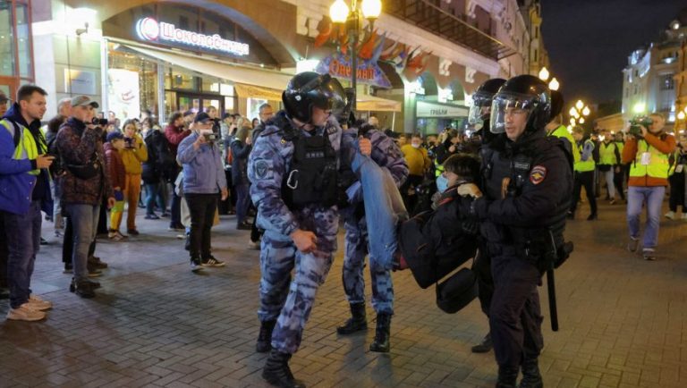 «Βόμβα» στη Ρωσία: Μπορεί να φτάσουν το 1.000.000 οι επιστρατεύσεις