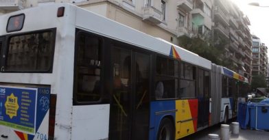 Σύγκρουση δύο αστικών λεωφορείων στη Θεσσαλονίκη