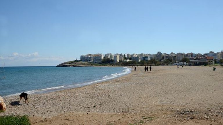 Ραφήνα: Παιδάκι ξέθαψε ανθρώπινα οστά στην παραλία
