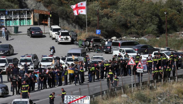 Γεωργία: Τεράστιες ουρές από Ρώσους στα σύνορα
