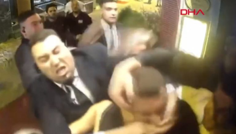 Αδιανόητο ξύλο σε κλαμπ της Τουρκίας! (video)