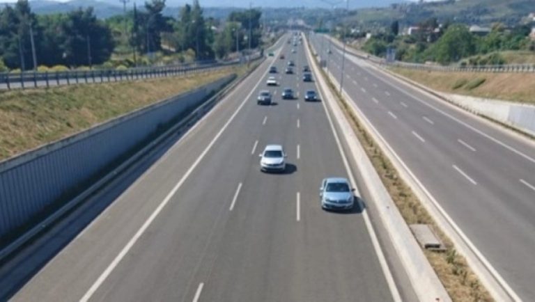 Ηλικιωμένη μπήκε στο αντίθετο ρεύμα και συγκρούστηκε με μοτοσυκλέτα!