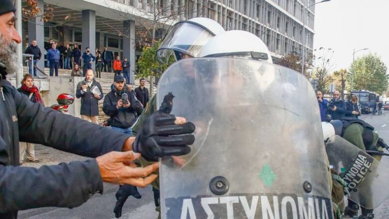 Πυροβολισμός 16χρονου: Σε κατ’ οίκον περιορισμό ο αστυνομικός (vids)