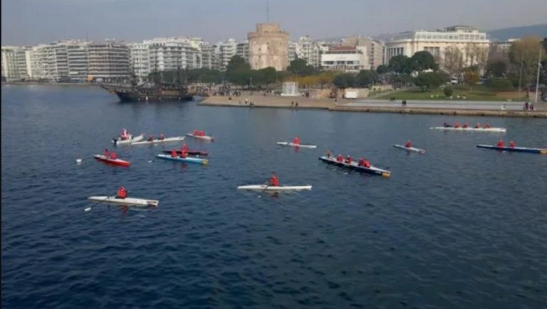 Θεσσαλονίκη: Δεκάδες Αγιοβασίληδες  στον Θερμαϊκό