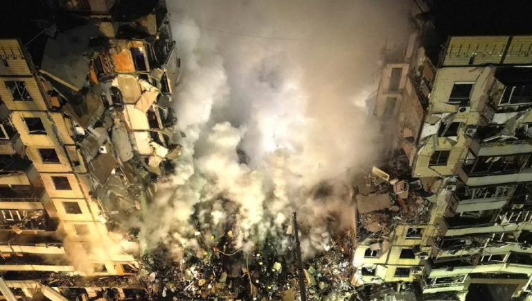 Ουκρανία: Στους 18 οι νεκροί από το ρωσικό πλήγμα στο Ντνίπρο