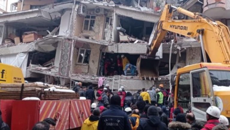 Στους 1500 οι νεκροί από τον σεισμό σε Τουρκία και Συρία (videos)