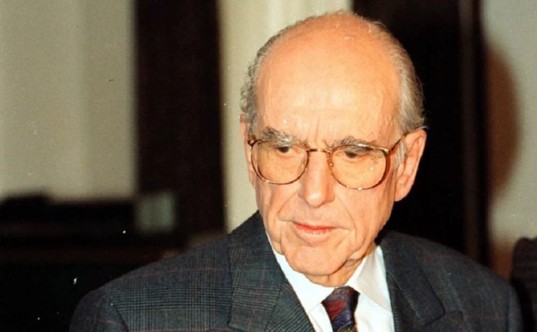 Σε δημοπρασία τα γυαλιά του Ανδρέα Παπανδρέου! (vid)