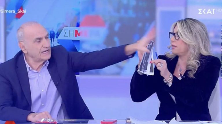 Επίθεση Βαρεμένου στην Καραμανλή on air (video)