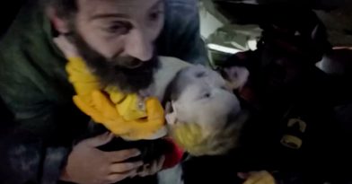 Σεισμός Τουρκία: Μωρό άντεξε 68 ώρες κάτω από τα συντρίμμια (video)