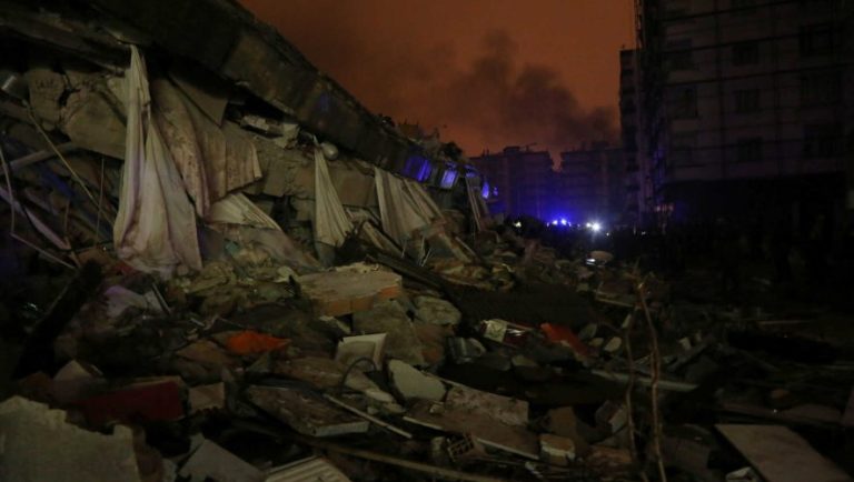 Τουρκία: 35χρονος απεγκλωβίστηκε 149 ώρες μετά τον σεισμό! (videos)