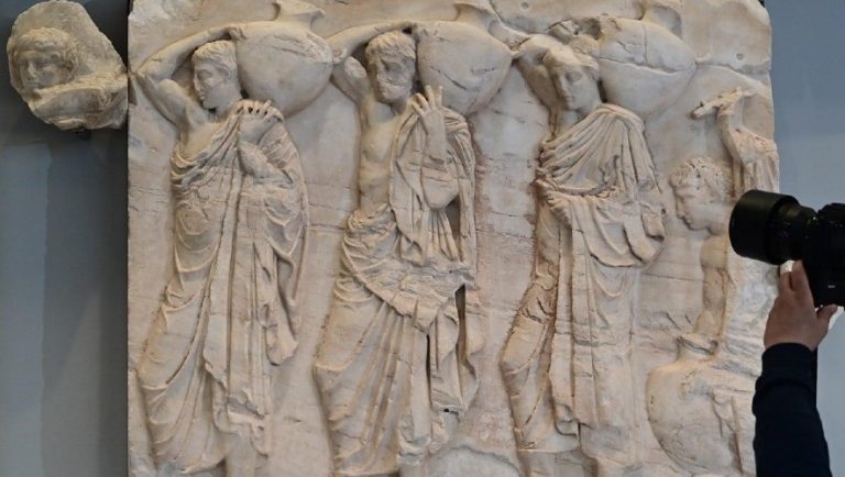 Γλυπτά του Παρθενώνα: Οριστικά στο Μουσείο Ακρόπολης τρία θραύσματα
