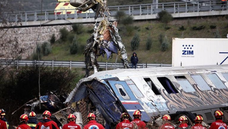 Τέμπη: Πατέρας θύματος καταθέτει αγωγή κατά του Κώστα Καραμανλή