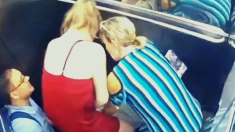 Απίστευτο βίντεο: 34χρονη γέννησε όρθια μέσα σε ασανσέρ