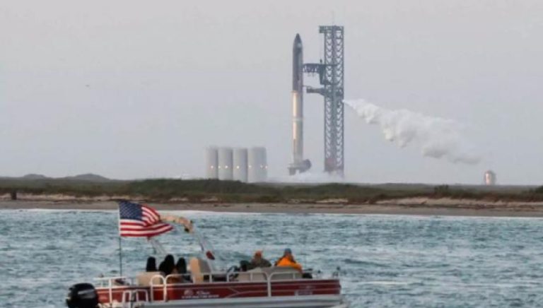 Space X: Αναβλήθηκε η παρθενική εκτόξευση του διαστημόπλοιου του Έλον Μασκ