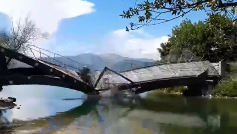 Άρτα: Κατέρρευσε ξύλινη γέφυρα! (pic-video)