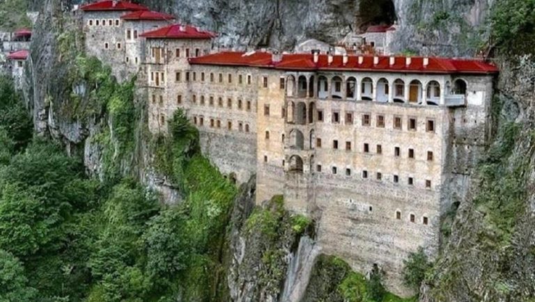 Τουρκικό μπλόκο στην λειτουργία της Παναγίας Σουμελά