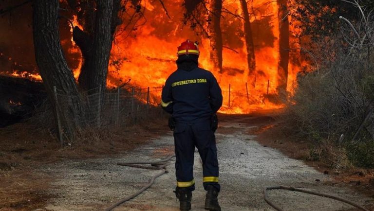 Τρίπολη: 44χρονη έβαζε φωτιές «γιατί της άρεσε να βλέπει πυροσβέστες