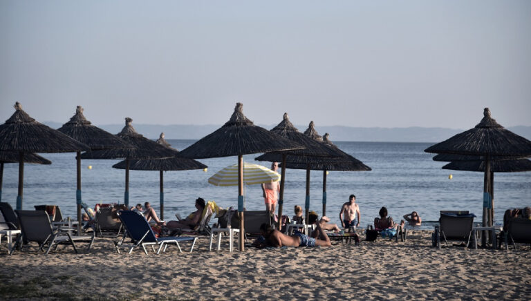 Χαλκιδική: Τρίχρονο αγοράκι κινδύνεψε να πνιγεί στη θάλασσα! (pic)