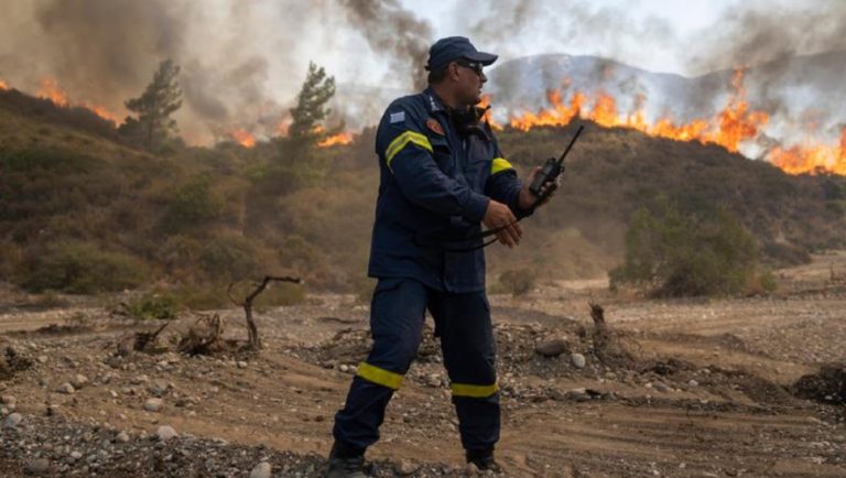 Εκρηκτικό «κοκτέιλ» ζέστης και ανέμων αυξάνουν σημαντικά τον κίνδυνο φωτιάς