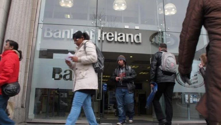 Χάος στην Ιρλανδία: Τα ATM μοίραζαν λεφτά εξαιτίας τεχνικού λάθους! (video)