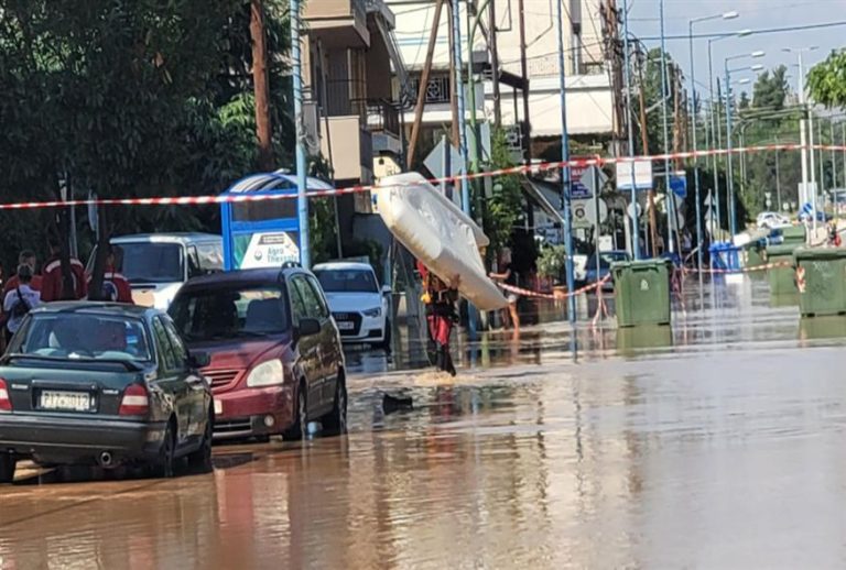 Απίστευτο: Πλιάτσικο σε πλημμυρισμένα σπίτια στη Θεσσαλία (vids)