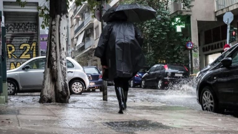 Χειμωνιάζει απότομα τις επόμενες ώρες με κρύο και βροχές