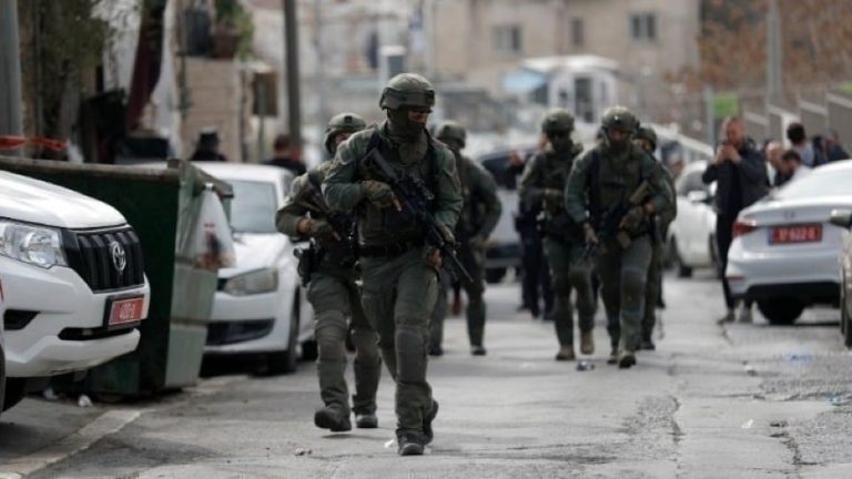 Ακόμη μία νύχτα ανελέητων βομβαρδισμών στη Γάζα